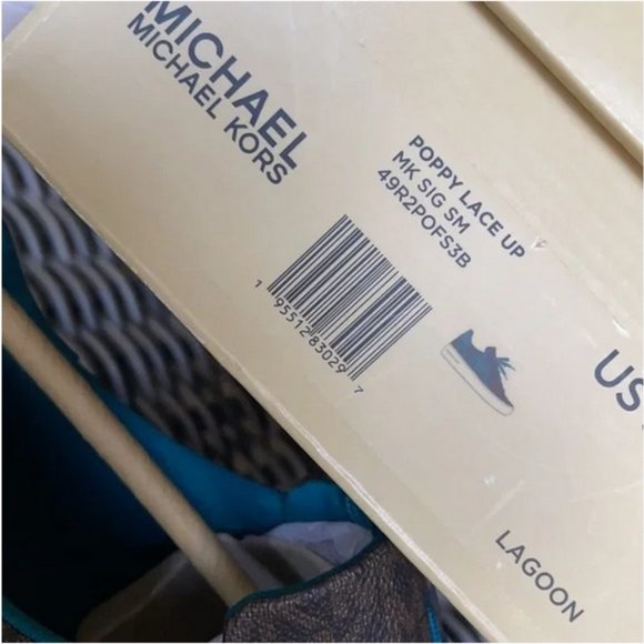 Michael Kors Poppy Lace Up MK Sig Small WMNS - Picture 16 of 16